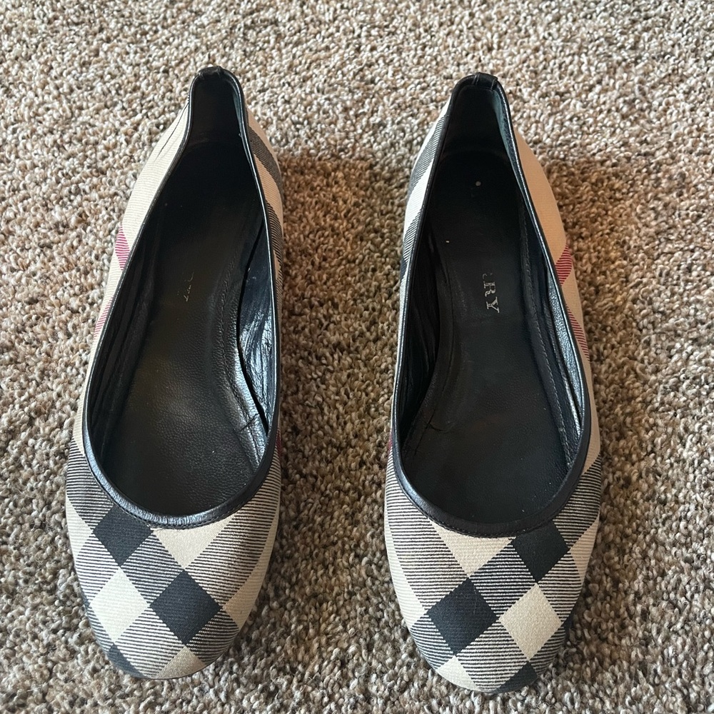 Burberry flats